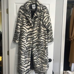 BB Dakota size Medium coat